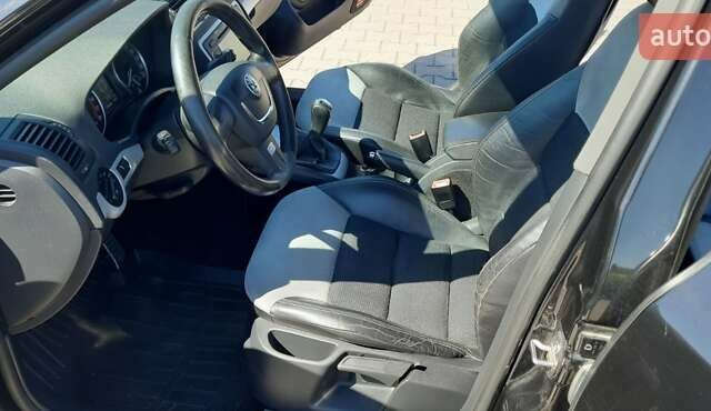 Черный Шкода Октавия, объемом двигателя 2 л и пробегом 300 тыс. км за 7400 $, фото 10 на Automoto.ua