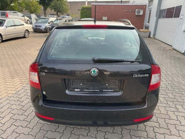 Чорний Шкода Октавія, об'ємом двигуна 2 л та пробігом 264 тис. км за 2100 $, фото 3 на Automoto.ua