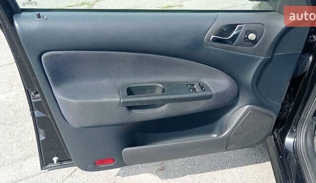 Черный Шкода Октавия, объемом двигателя 1.6 л и пробегом 273 тыс. км за 5600 $, фото 15 на Automoto.ua