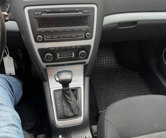 Чорний Шкода Октавія, об'ємом двигуна 2 л та пробігом 264 тис. км за 2100 $, фото 7 на Automoto.ua