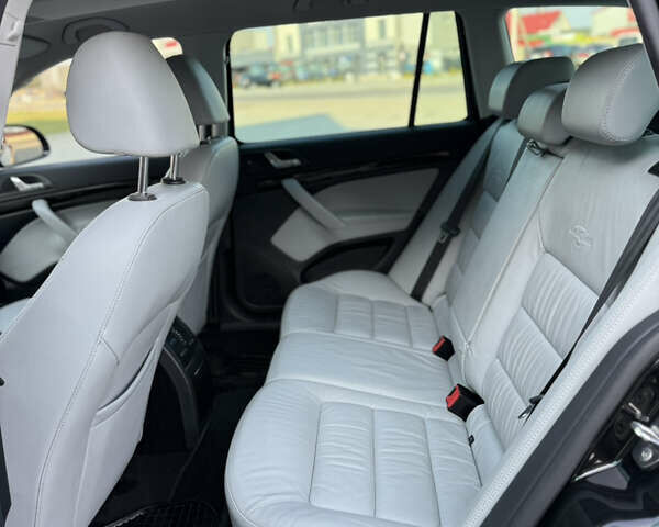 Черный Шкода Октавия, объемом двигателя 0 л и пробегом 215 тыс. км за 8800 $, фото 211 на Automoto.ua