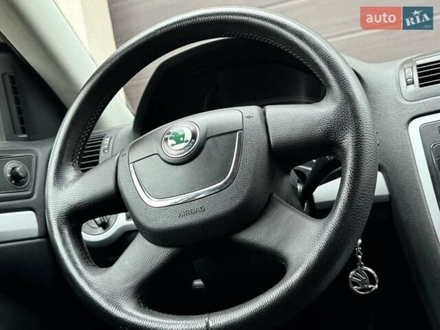 Черный Шкода Октавия, объемом двигателя 1.6 л и пробегом 148 тыс. км за 7900 $, фото 26 на Automoto.ua