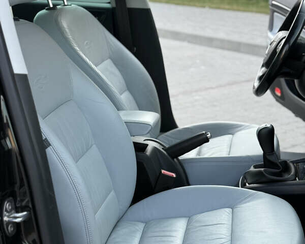 Черный Шкода Октавия, объемом двигателя 0 л и пробегом 215 тыс. км за 8800 $, фото 173 на Automoto.ua