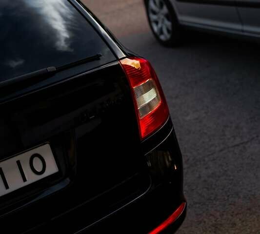 Черный Шкода Октавия, объемом двигателя 1.8 л и пробегом 234 тыс. км за 8000 $, фото 2 на Automoto.ua