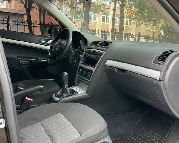 Черный Шкода Октавия, объемом двигателя 1.6 л и пробегом 230 тыс. км за 6800 $, фото 17 на Automoto.ua