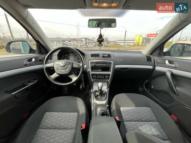 Черный Шкода Октавия, объемом двигателя 1.8 л и пробегом 180 тыс. км за 6600 $, фото 23 на Automoto.ua