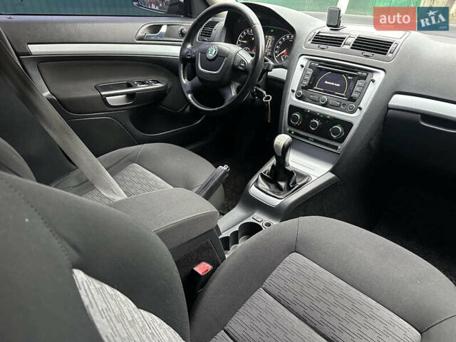 Черный Шкода Октавия, объемом двигателя 1.6 л и пробегом 316 тыс. км за 6999 $, фото 14 на Automoto.ua