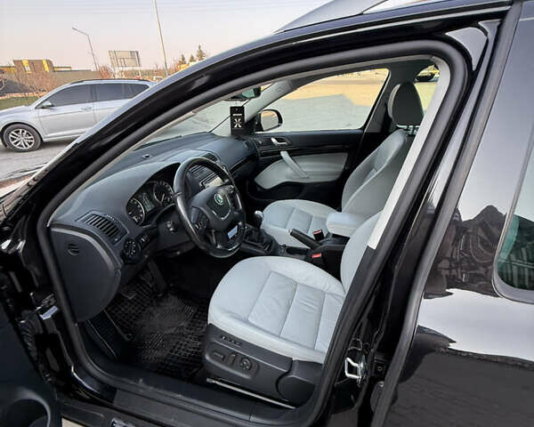 Черный Шкода Октавия, объемом двигателя 0 л и пробегом 215 тыс. км за 8800 $, фото 148 на Automoto.ua
