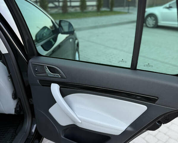 Черный Шкода Октавия, объемом двигателя 0 л и пробегом 215 тыс. км за 8800 $, фото 209 на Automoto.ua
