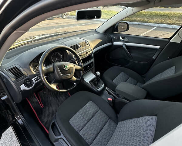 Чорний Шкода Октавія, об'ємом двигуна 1.8 л та пробігом 236 тис. км за 7650 $, фото 11 на Automoto.ua