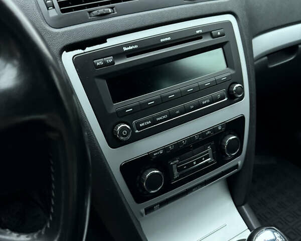 Черный Шкода Октавия, объемом двигателя 1.4 л и пробегом 216 тыс. км за 7000 $, фото 15 на Automoto.ua