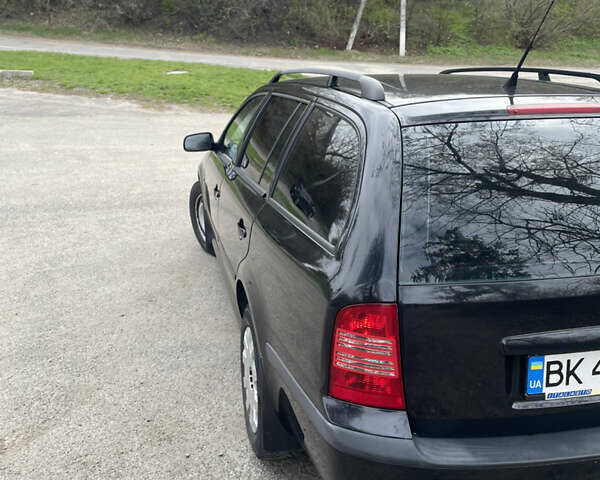 Чорний Шкода Октавія, об'ємом двигуна 1.6 л та пробігом 196 тис. км за 5800 $, фото 6 на Automoto.ua