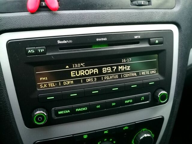 Черный Шкода Октавия, объемом двигателя 0 л и пробегом 221 тыс. км за 7200 $, фото 3 на Automoto.ua