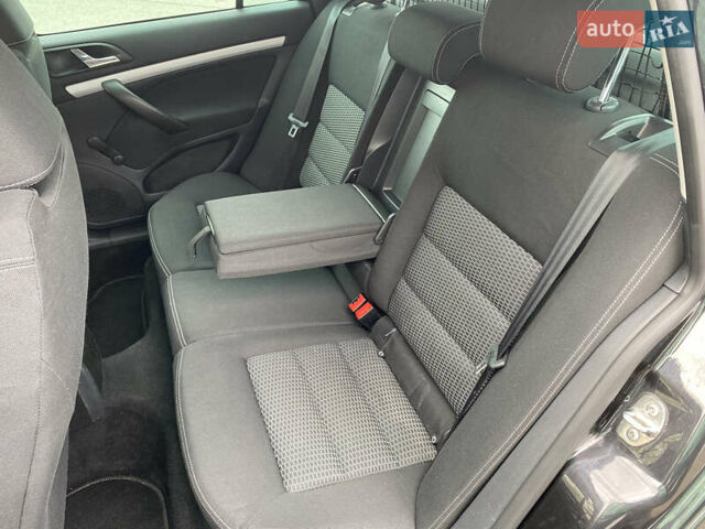 Черный Шкода Октавия, объемом двигателя 1.8 л и пробегом 207 тыс. км за 7300 $, фото 22 на Automoto.ua