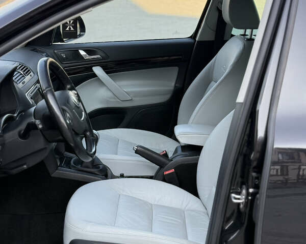 Черный Шкода Октавия, объемом двигателя 0 л и пробегом 215 тыс. км за 8800 $, фото 149 на Automoto.ua