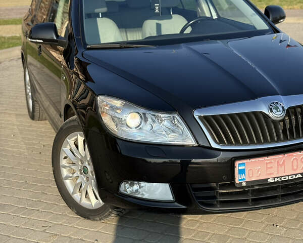 Черный Шкода Октавия, объемом двигателя 0 л и пробегом 215 тыс. км за 8800 $, фото 125 на Automoto.ua