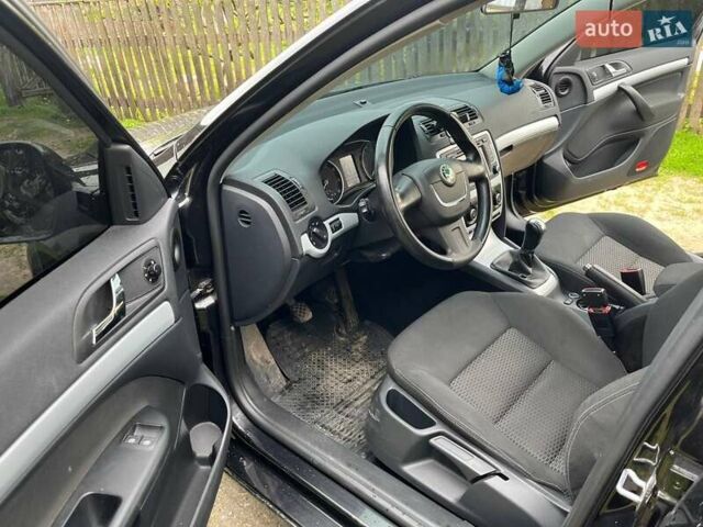 Черный Шкода Октавия, объемом двигателя 1.8 л и пробегом 206 тыс. км за 8000 $, фото 6 на Automoto.ua