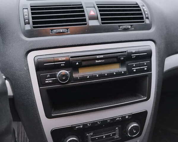 Черный Шкода Октавия, объемом двигателя 1.8 л и пробегом 212 тыс. км за 7700 $, фото 11 на Automoto.ua