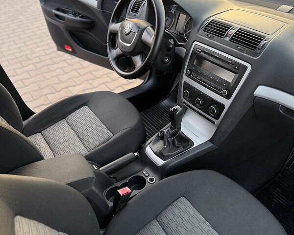 Черный Шкода Октавия, объемом двигателя 1.8 л и пробегом 233 тыс. км за 7000 $, фото 13 на Automoto.ua