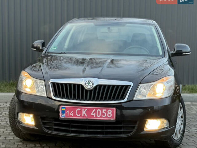 Черный Шкода Октавия, объемом двигателя 1.6 л и пробегом 202 тыс. км за 7490 $, фото 3 на Automoto.ua
