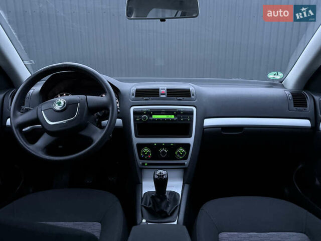 Черный Шкода Октавия, объемом двигателя 1.6 л и пробегом 202 тыс. км за 7490 $, фото 45 на Automoto.ua