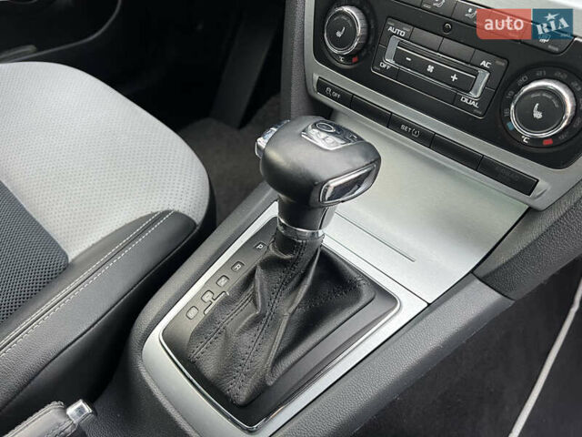 Черный Шкода Октавия, объемом двигателя 2 л и пробегом 265 тыс. км за 11950 $, фото 73 на Automoto.ua