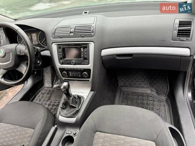 Черный Шкода Октавия, объемом двигателя 1.6 л и пробегом 305 тыс. км за 7600 $, фото 17 на Automoto.ua