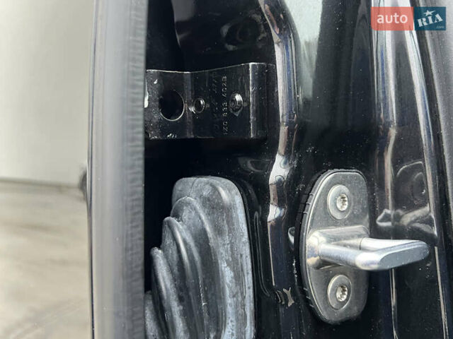 Черный Шкода Октавия, объемом двигателя 2 л и пробегом 229 тыс. км за 11650 $, фото 132 на Automoto.ua