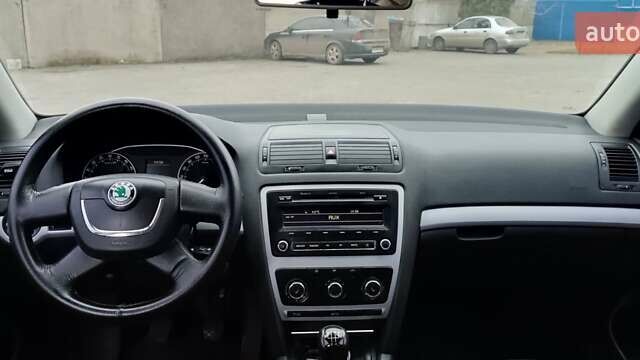 Черный Шкода Октавия, объемом двигателя 1.6 л и пробегом 390 тыс. км за 7250 $, фото 8 на Automoto.ua