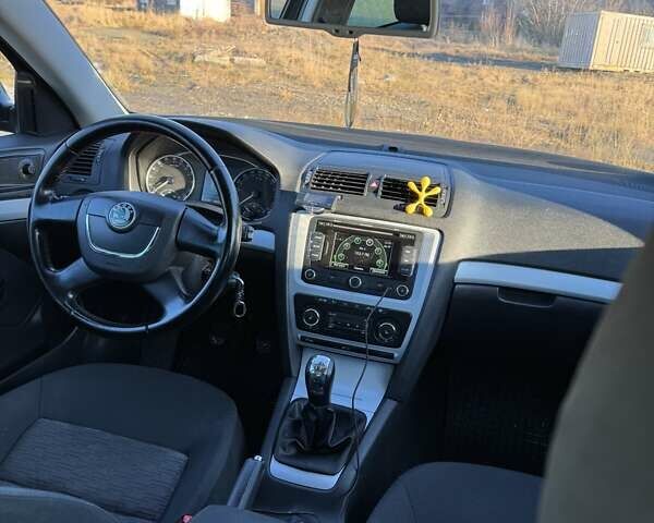 Черный Шкода Октавия, объемом двигателя 1.6 л и пробегом 253 тыс. км за 7500 $, фото 12 на Automoto.ua
