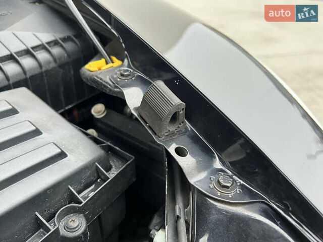 Черный Шкода Октавия, объемом двигателя 2 л и пробегом 229 тыс. км за 11650 $, фото 115 на Automoto.ua