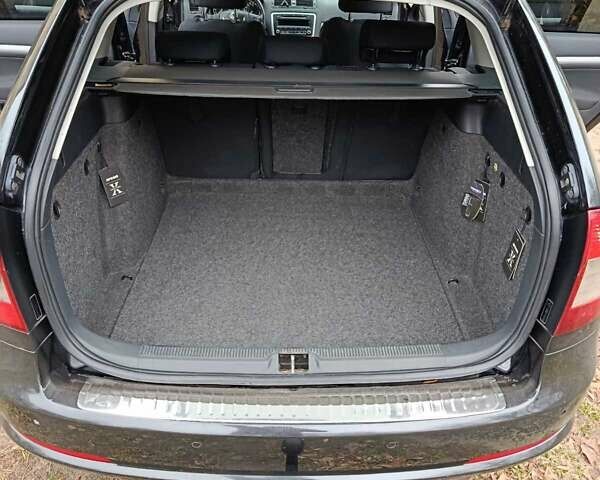 Черный Шкода Октавия, объемом двигателя 1.6 л и пробегом 258 тыс. км за 8600 $, фото 12 на Automoto.ua