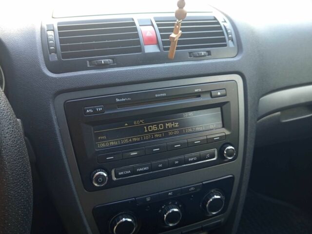 Черный Шкода Октавия, объемом двигателя 1.6 л и пробегом 298 тыс. км за 6500 $, фото 5 на Automoto.ua