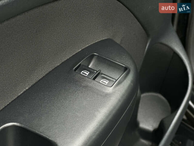 Черный Шкода Октавия, объемом двигателя 1.6 л и пробегом 202 тыс. км за 7650 $, фото 44 на Automoto.ua