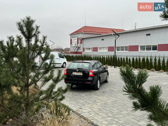 Черный Шкода Октавия, объемом двигателя 2 л и пробегом 229 тыс. км за 11650 $, фото 174 на Automoto.ua