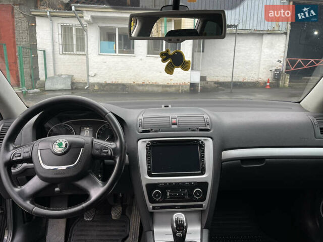 Черный Шкода Октавия, объемом двигателя 1.6 л и пробегом 315 тыс. км за 7200 $, фото 9 на Automoto.ua