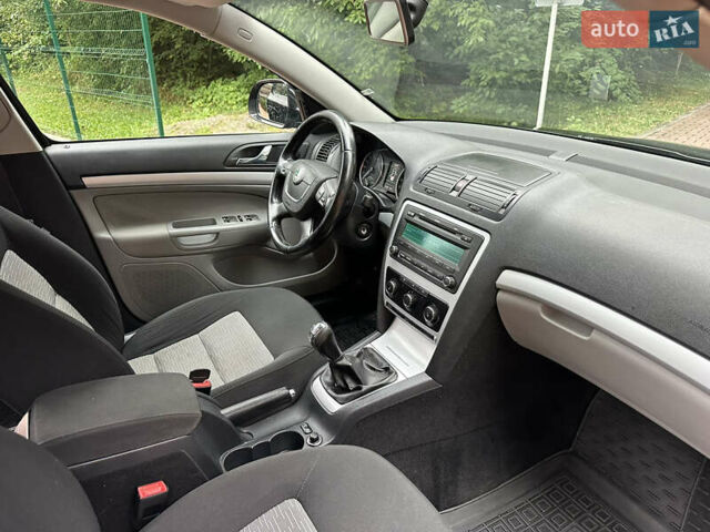 Черный Шкода Октавия, объемом двигателя 1.6 л и пробегом 224 тыс. км за 7500 $, фото 31 на Automoto.ua