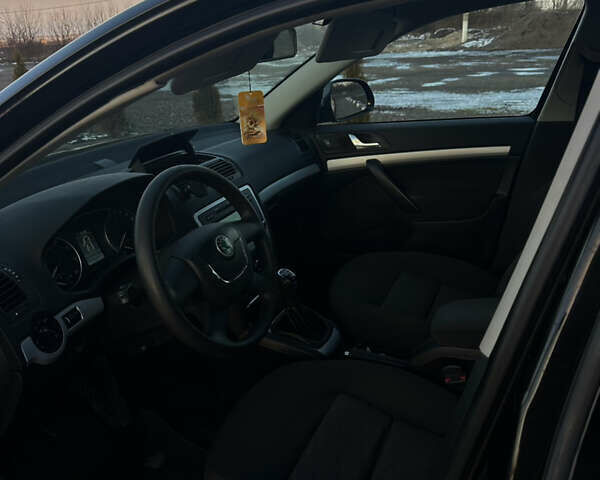 Черный Шкода Октавия, объемом двигателя 1.2 л и пробегом 247 тыс. км за 5900 $, фото 10 на Automoto.ua