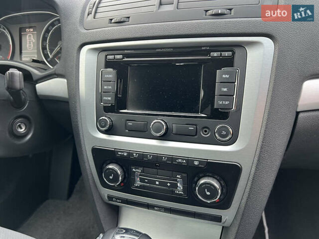 Черный Шкода Октавия, объемом двигателя 2 л и пробегом 265 тыс. км за 11950 $, фото 74 на Automoto.ua