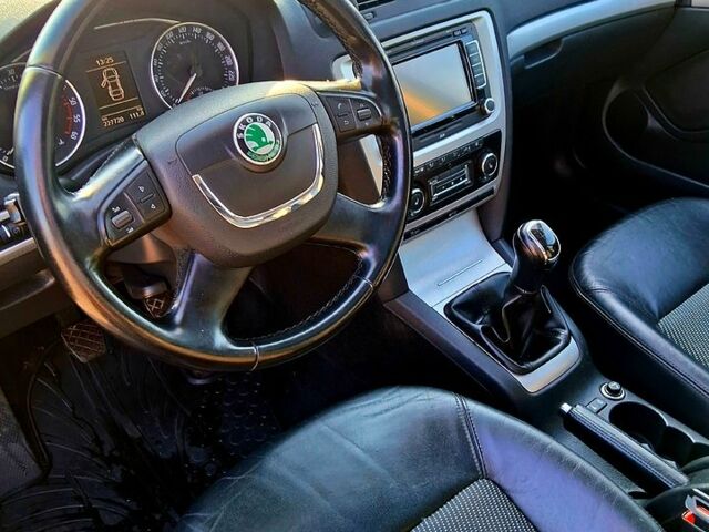Черный Шкода Октавия, объемом двигателя 20 л и пробегом 231 тыс. км за 7300 $, фото 6 на Automoto.ua