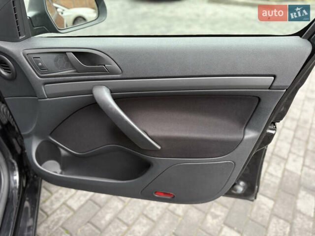 Чорний Шкода Октавія, об'ємом двигуна 1.6 л та пробігом 157 тис. км за 9000 $, фото 31 на Automoto.ua