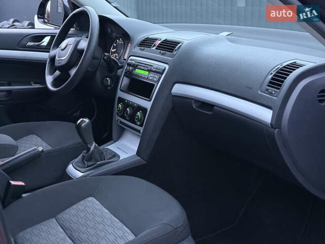 Черный Шкода Октавия, объемом двигателя 1.6 л и пробегом 202 тыс. км за 7490 $, фото 37 на Automoto.ua