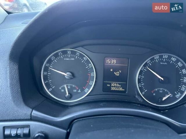 Черный Шкода Октавия, объемом двигателя 1.9 л и пробегом 386 тыс. км за 6600 $, фото 5 на Automoto.ua