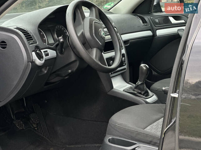 Черный Шкода Октавия, объемом двигателя 1.6 л и пробегом 202 тыс. км за 7650 $, фото 43 на Automoto.ua