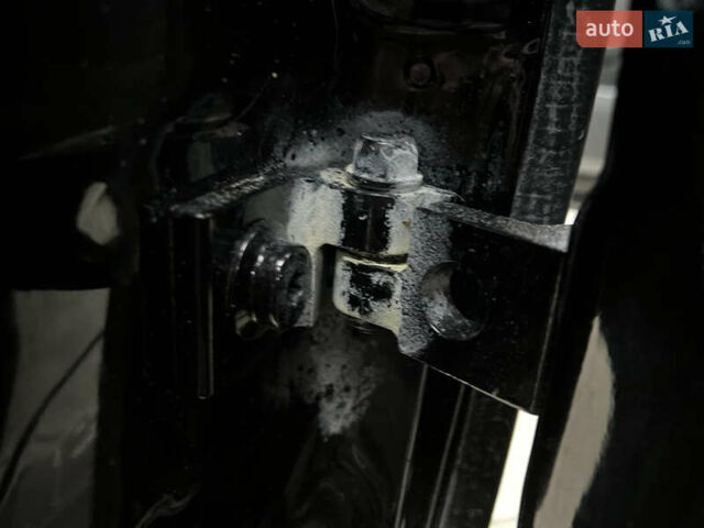 Черный Шкода Октавия, объемом двигателя 2 л и пробегом 229 тыс. км за 11650 $, фото 144 на Automoto.ua