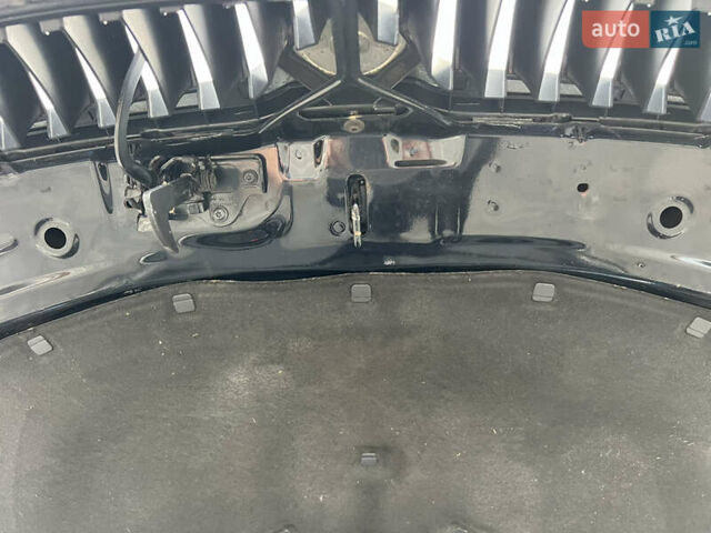 Черный Шкода Октавия, объемом двигателя 2 л и пробегом 265 тыс. км за 11950 $, фото 90 на Automoto.ua