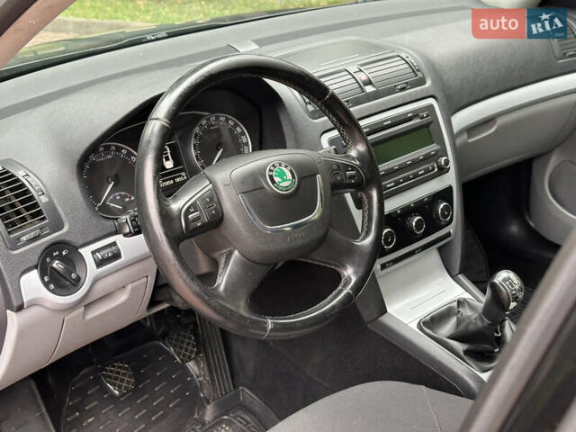 Черный Шкода Октавия, объемом двигателя 1.6 л и пробегом 224 тыс. км за 7500 $, фото 22 на Automoto.ua