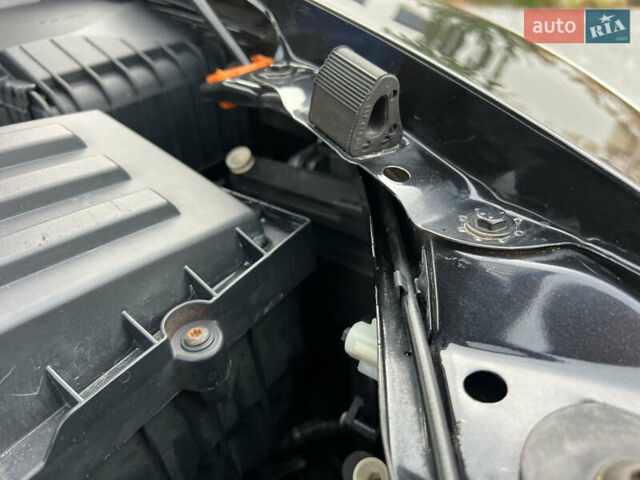 Черный Шкода Октавия, объемом двигателя 2 л и пробегом 265 тыс. км за 11950 $, фото 88 на Automoto.ua