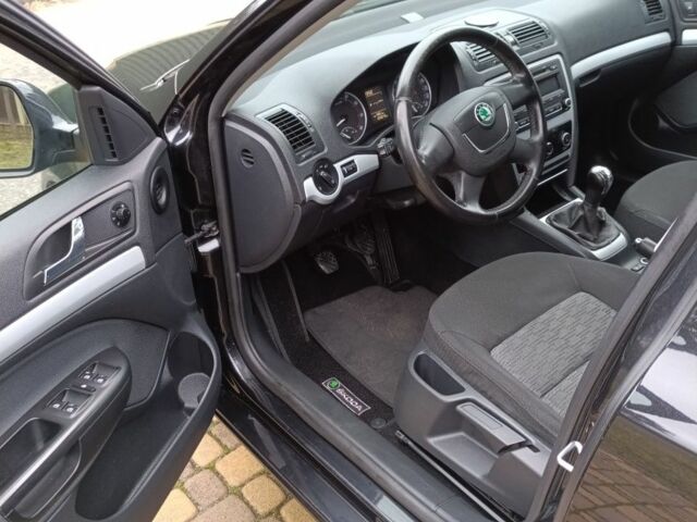 Чорний Шкода Октавія, об'ємом двигуна 0 л та пробігом 204 тис. км за 7500 $, фото 4 на Automoto.ua