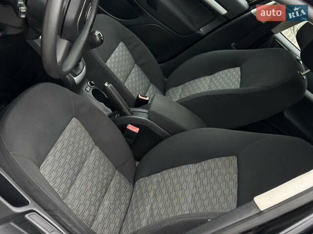 Черный Шкода Октавия, объемом двигателя 1.6 л и пробегом 202 тыс. км за 7650 $, фото 49 на Automoto.ua